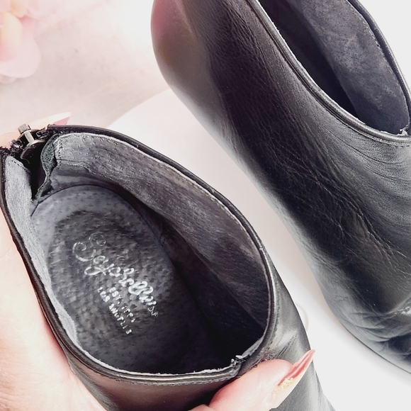 SEYCHELLES Black Leather Ankle Small Heel Boots Size 7M - Picture 10 of 11